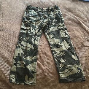 Wrangler relaxed fit 34 x 30 camp pants